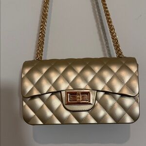 NWOT Elegant Alfa Gold Quilted Shoulder Bag